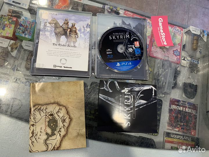 TES Skyrim + Steelbook PS4