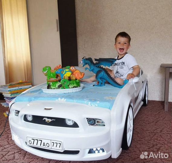 Кровать машина