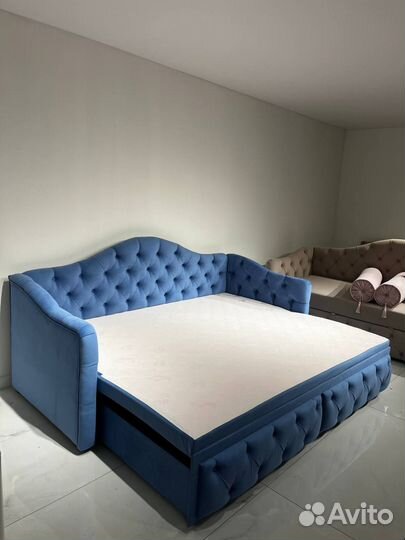 Диван раскладной с подушками