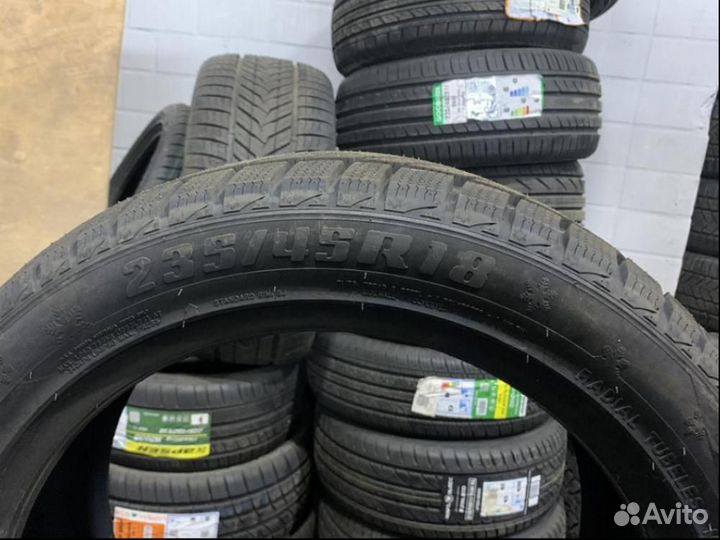 RoadX RX Frost WU01 235/45 R18 98H