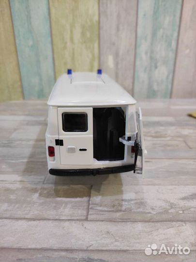 Машинка скорая помощь