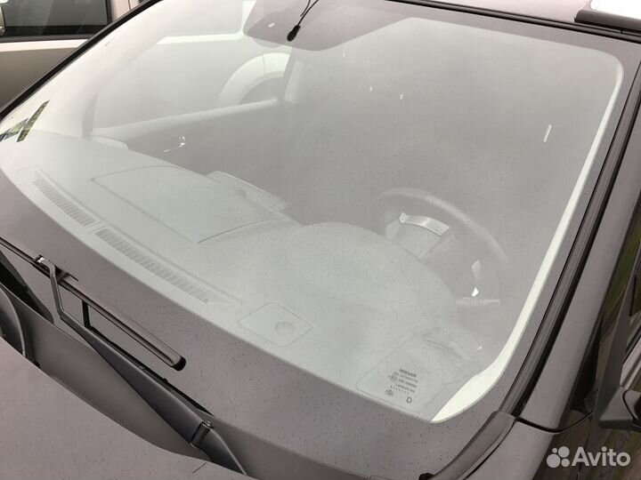 Лобовое стекло на Nissan X-Trail