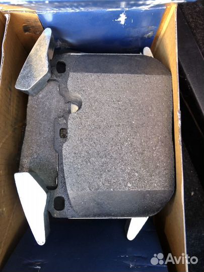 Тормозные колодки передние на BMW