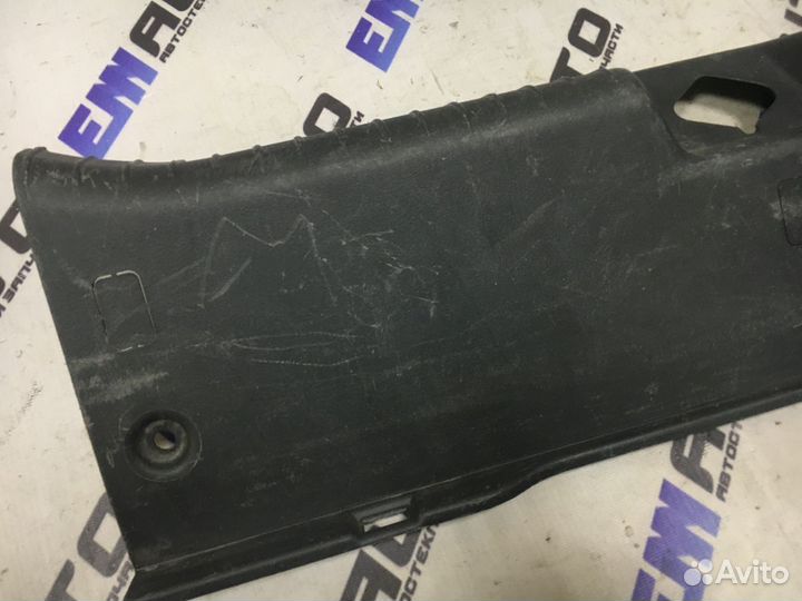 Накладка замка багажника Шевроле Лачетти