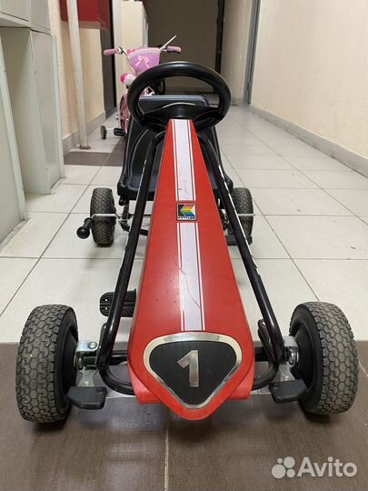 Детская педальная машина