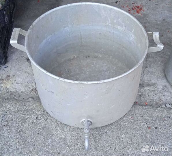 Бачок для воды с крышкой