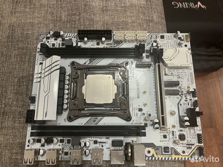 Материнская плата с процессором