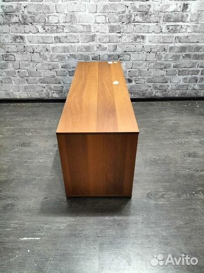 Длинная тумба с ящиками и полками