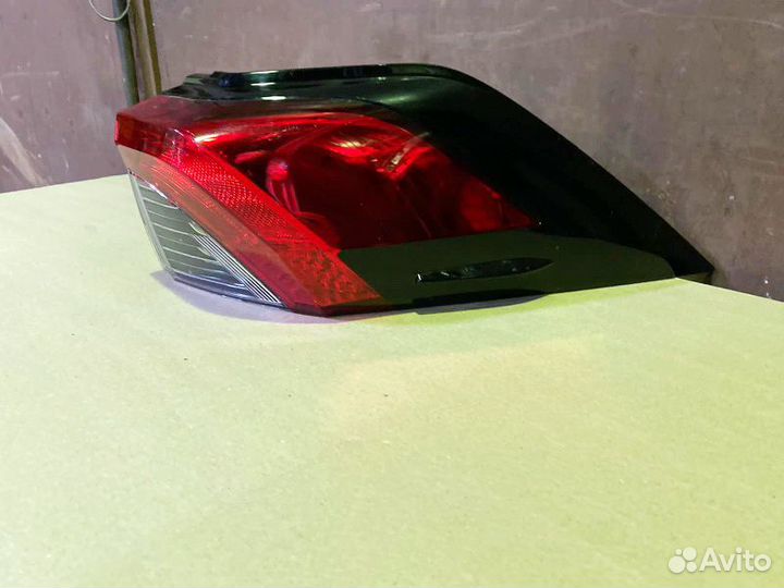 Фонарь задний правый Toyota RAV4 XA50 2018-2024