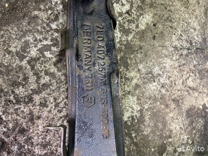 Кулак поворотный передний левый Vw Touareg GP BKS