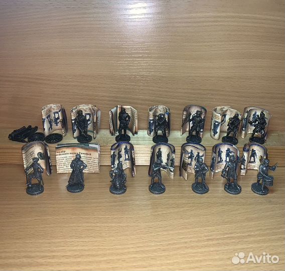 Серии солдатиков Полтавская битва из яиц и конфет