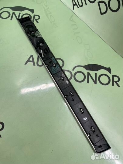 Накладка двери задняя левая Volkswagen Touareg 7L