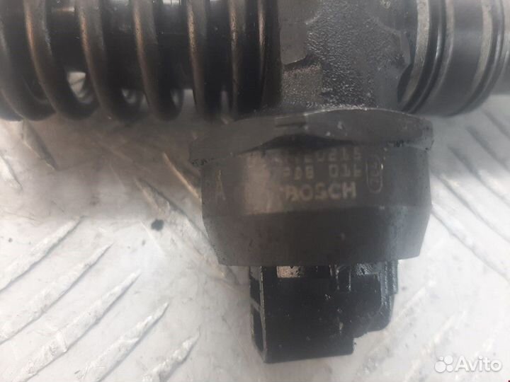 Форсунка Volkswagen Passat B6 2008 038130073AG