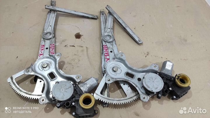 Стеклоподъемник задний Toyota левый Corolla Verso