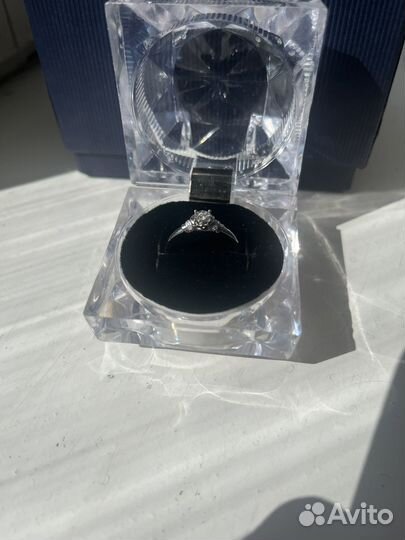 Золотое кольцо с Бриллиантом