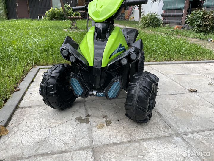 Детский квадроцикл на аккумуляторе