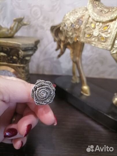 Серебряное кольцо с марказитами