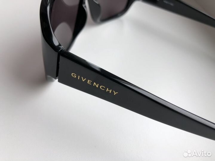 Солнцезащитные очки Givenchy