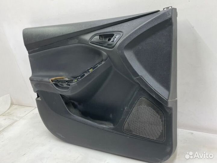 Обшивка двери передняя левая Ford Focus 3