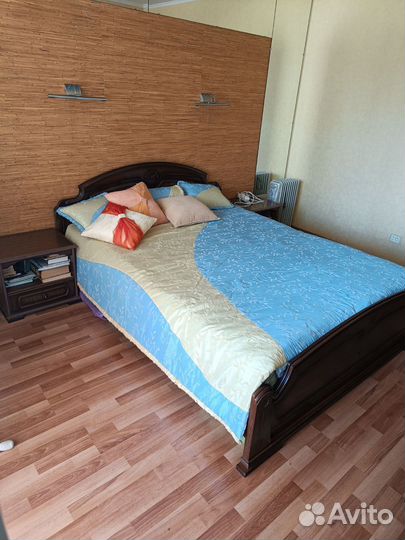 Покрывало и декоративные подушки