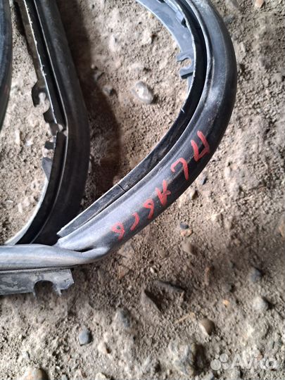 Уплотнитель двери Audi A6 C6