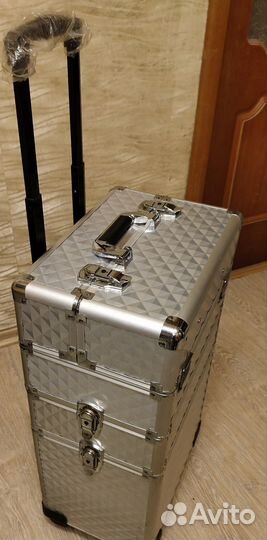 Бьюти кейс чемодан на колесах