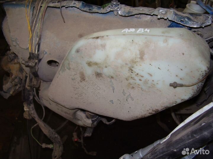 Бачок Ауди 80 В4