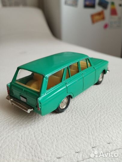 Модель автомобиля 1:43 москвич СССР