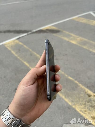 iPhone 8, 64 ГБ