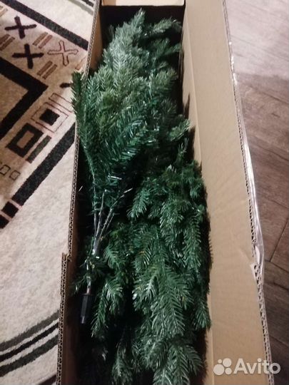 Ёлка искусственная новогодняя с ягодами и шишками