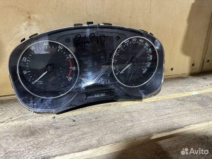 Skoda Rapid щиток приборов