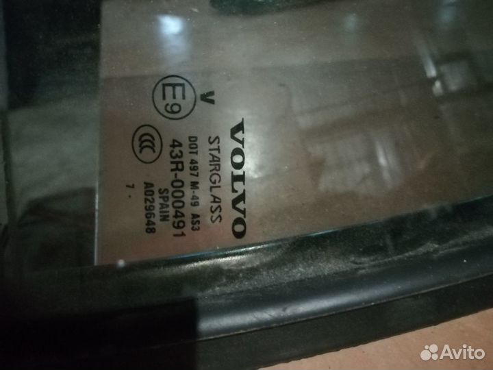 Стекло левое Вольво хс90 03-14