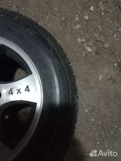 Bridgestone Blizzak Spike-02 215/65 R16 98T