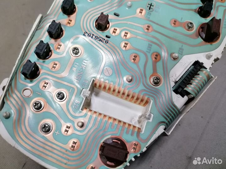 Панель приборов Mitsubishi Carisma (DA) 1999-2003