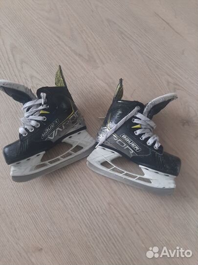 Коньки хоккейные