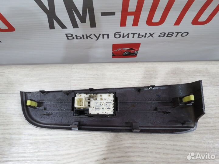 Кнопка стеклоподъемника задняя Toyota Camry 50