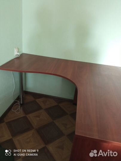 Угловой письменный стол