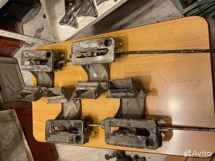 Петля-замок капота Газ 12 Зим