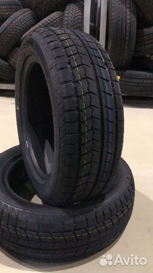 Roadmarch Snowrover 868 225/70 R16 107T