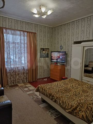 4-к. квартира, 102 м², 1/4 эт.