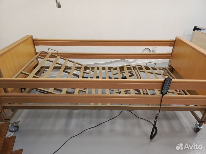 Медицинская кровать с 120 см. ширина ложе