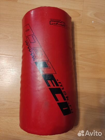 Боксерские перчатки и две Макивары