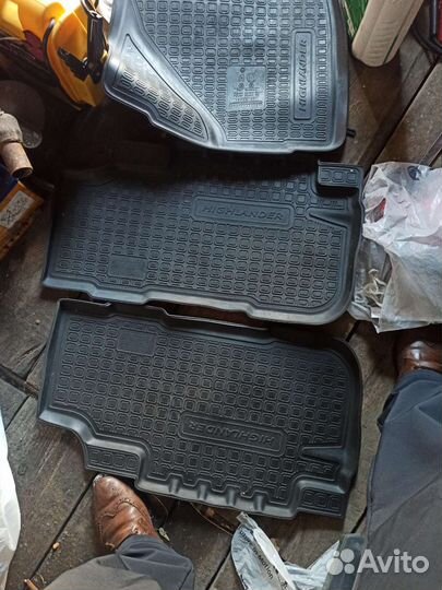 Продам оригинальные коврики Тойота Хайлендер