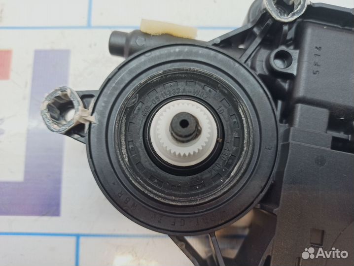 Моторчик стеклоподъемника передний правый Volkswag