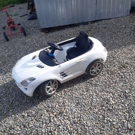 Детский автомобиль на аккумуляторе