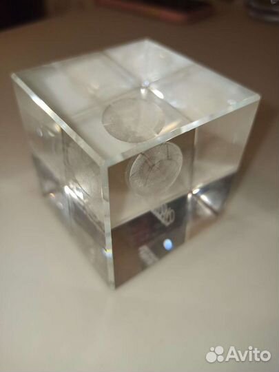 Стеклянный сувенирный куб с лазерной гравировкой