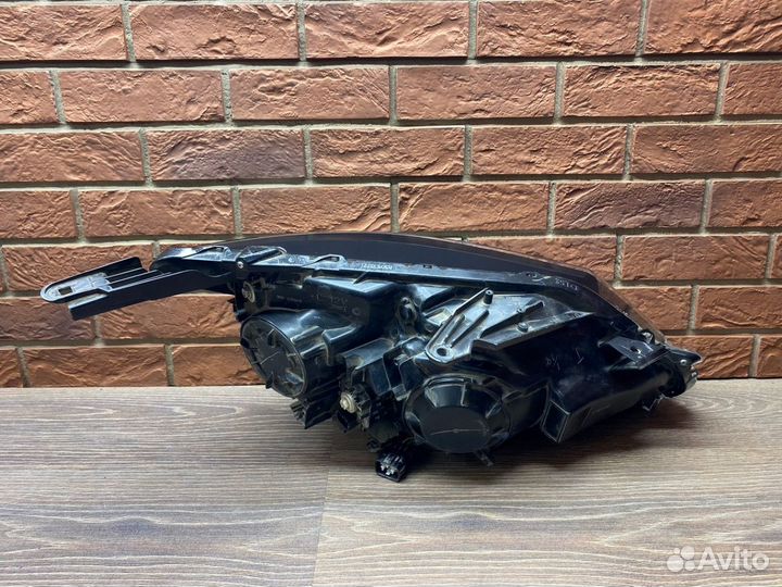 Фара левая Mitsubishi L200 Рестайл 2018+ Галоген