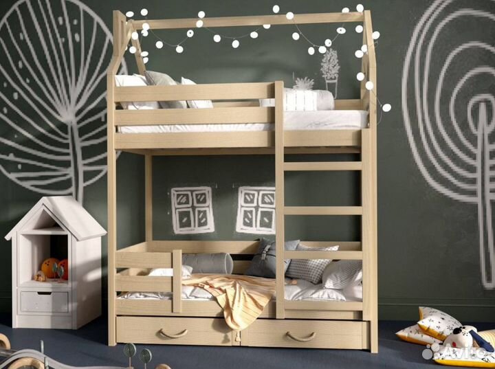 Кровать домик из массива