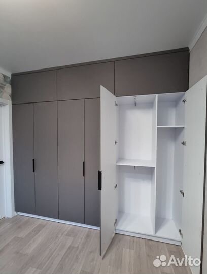 Угловой шкаф