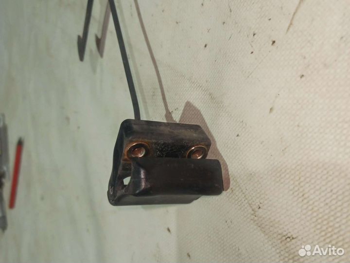 Крючок капота Toyota Celsior UCF21 lexus LS 400